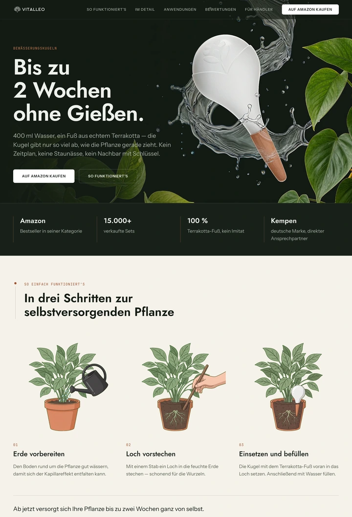 Startseite einer Produktmarke: freigestelltes Produkt vor dunkelgrüner Fläche mit der Überschrift „Bis zu 2 Wochen ohne Gießen."